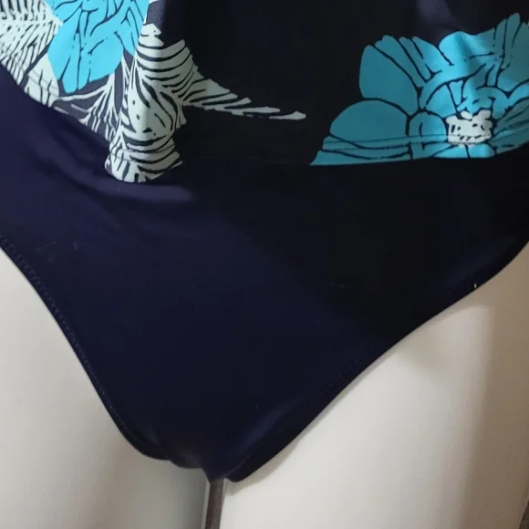 Old navy Women's Tankini Swim Two 2 Piece Tankini Setsz M.. 2 sets of bottoms - Picture 3 of 9